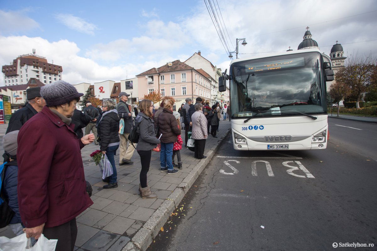 Csúcsidőben egyelőre még mindig sok a le és felszálló utas. Ez egyelőre nem változik &bullet;  Fotó: Boda L. Gergely