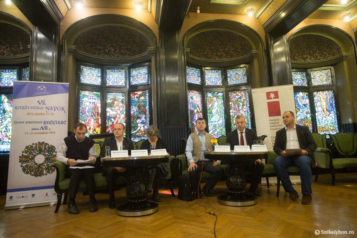 &bullet;  Fotó: Boda L. Gergely