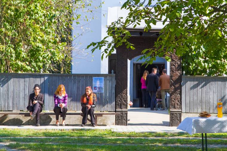 Ebben a községben nem hidat építenek vagy utcát aszfaltoznak, hanem emberekbe fektetnek