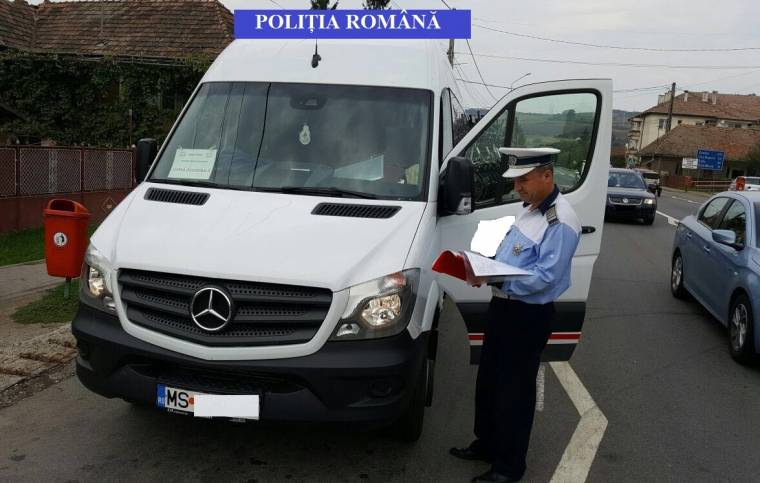 Személyszállítókat ellenőriztek és bírságoltak
