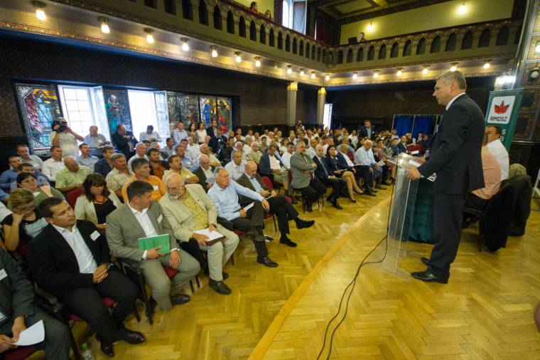 SZÁT-döntés: a bólogatástól a hőzöngésig