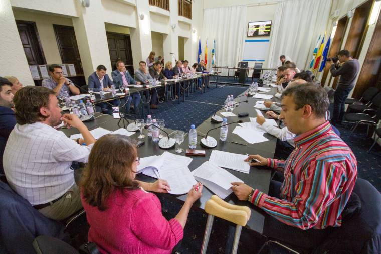 Módosabbak a román pártok tanácsosai