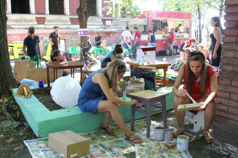 Költöznie kell a Szférának az Aranykakas épületéből