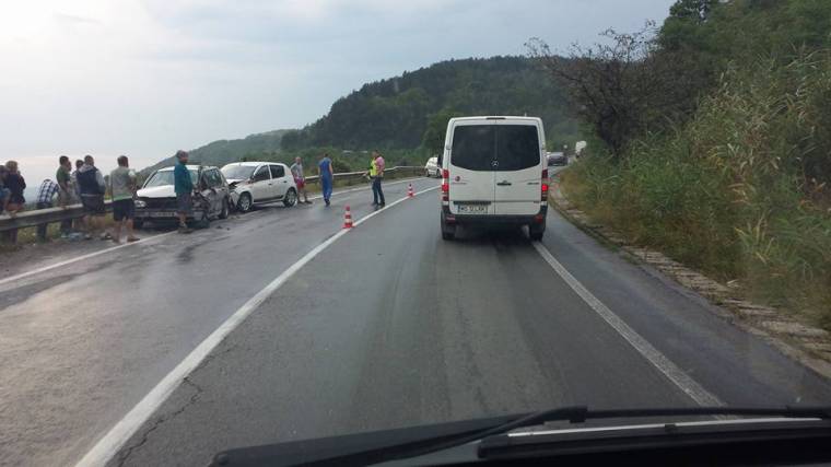 Három autót ütött el egy kisodródó utánfutó