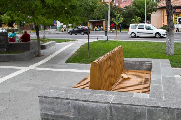 Nevetséges marosvásárhelyi parkfelújítás