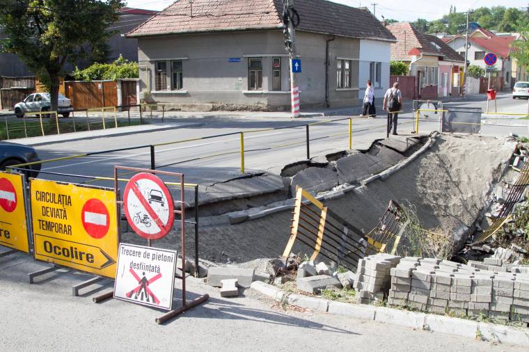 Megváltozott a forgalmi rend a beomlott Poklos-hídnál