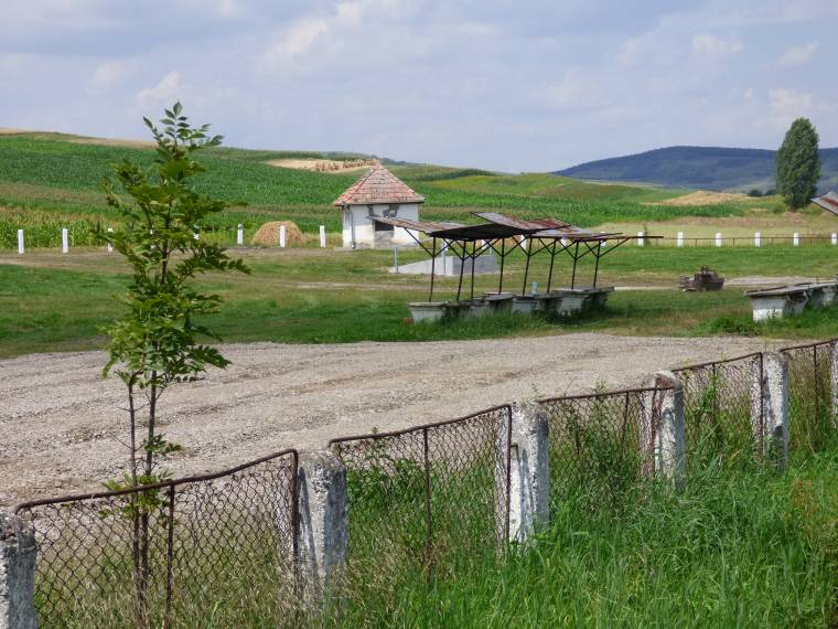 Egyik helyen építik, máshol rongálják a piacot