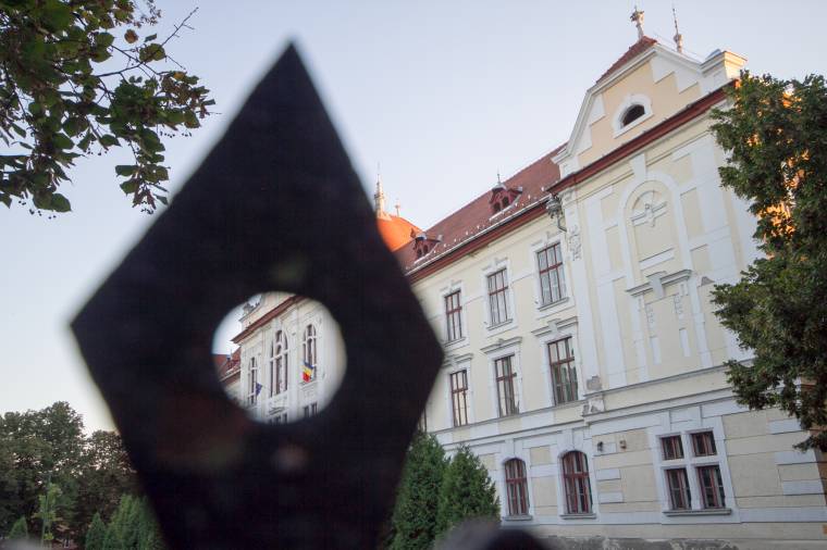 Megdöbbent az RMDSZ a katolikus iskolát érintő eljárás láttán