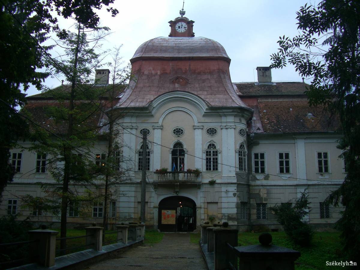 A gernyeszegi Teleki-kastély a tervek szerint bő két év múlva nyitja meg kapuit eredeti szépségében •  Fotó: Antal Erika