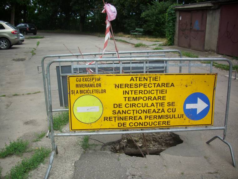 Ellopták a baleset után kihelyezett táblákat