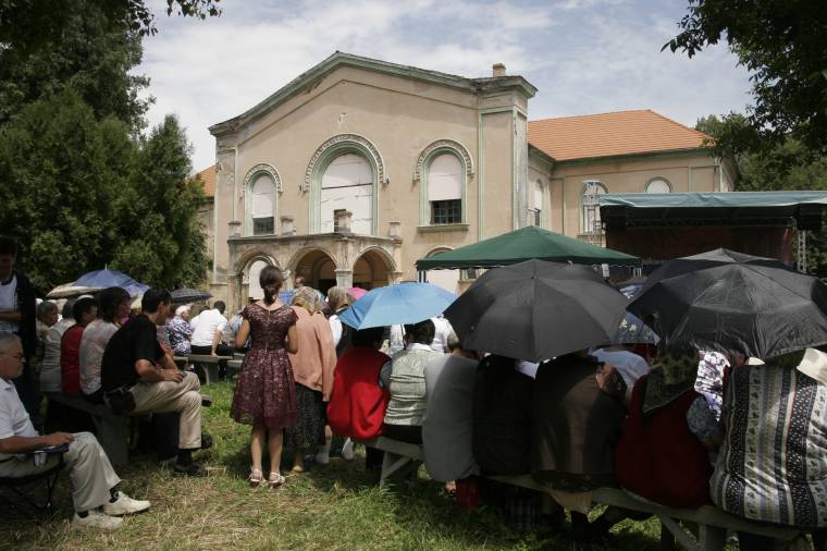 Közös úrvacsorában részesültek a Bonyhai Kastélynap résztvevői