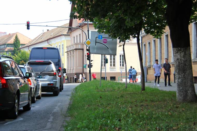 Zöldövezet látná kárát egy tervezett sávmódosításnak Marosvásárhelyen