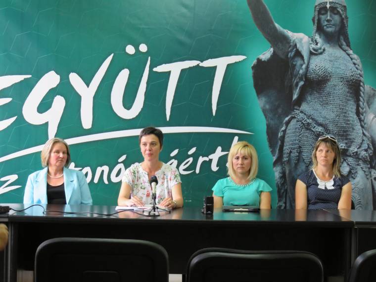 A nőszövetségen keresztül kerültek vezetői tisztségbe