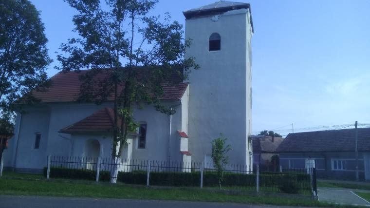 Lassan haladnak a kutyfalvi templom kijavításával