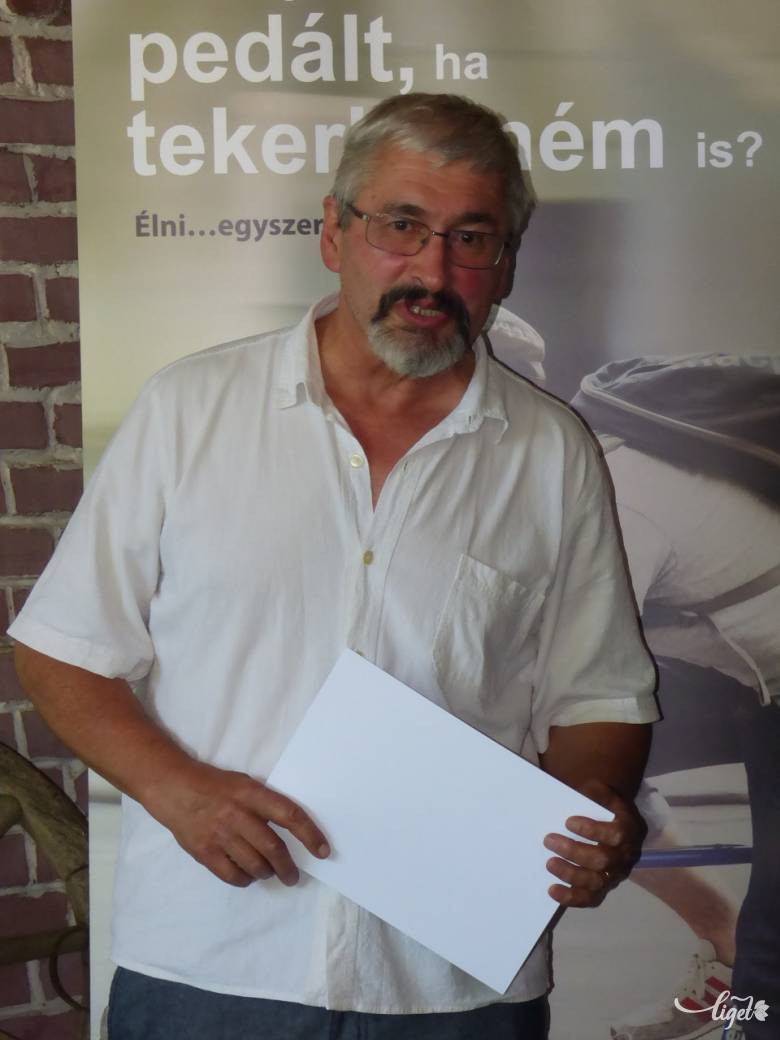 Gagyi József szerint ma már nem a hiánygazdaság határozza meg a sorokat, a divat és a reklám által gerjesztett sorokról is beszélhetünk •  Fotó: Gligor Róbert László