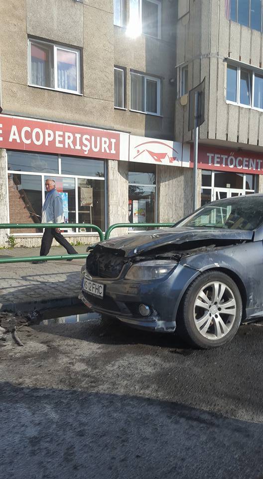 Tűzoltók hétvégéje: autótüzet oltottak el, kutyát mentettek ki a kanálisból