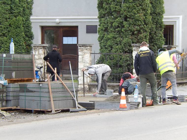 Megújulnak a nyárádszeredai közterek