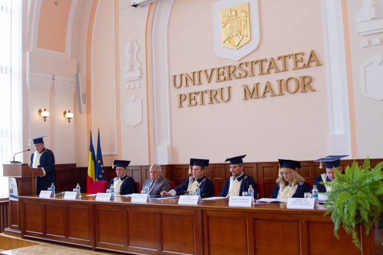 Vásárhelyi elismerés az ELTE professzorának