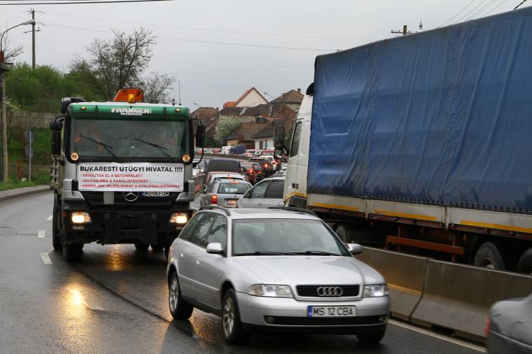 Tiltakoztak az országút állapota miatt Marosszentgyörgyön