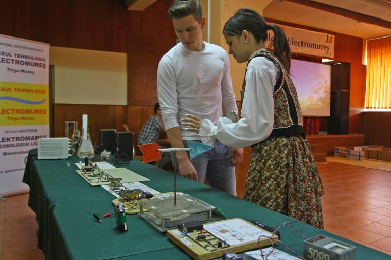 Elektrotechnika magyarságépítéssel