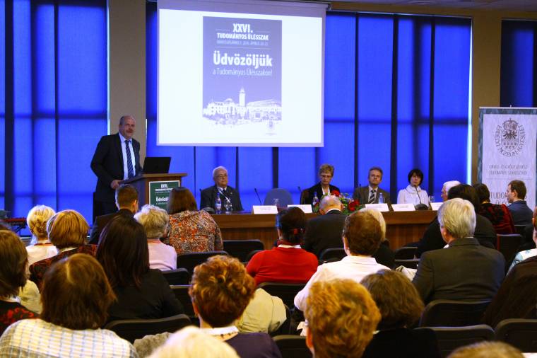 Tudományos ülésszak a szállodában – felülírta a hangulat a logikát