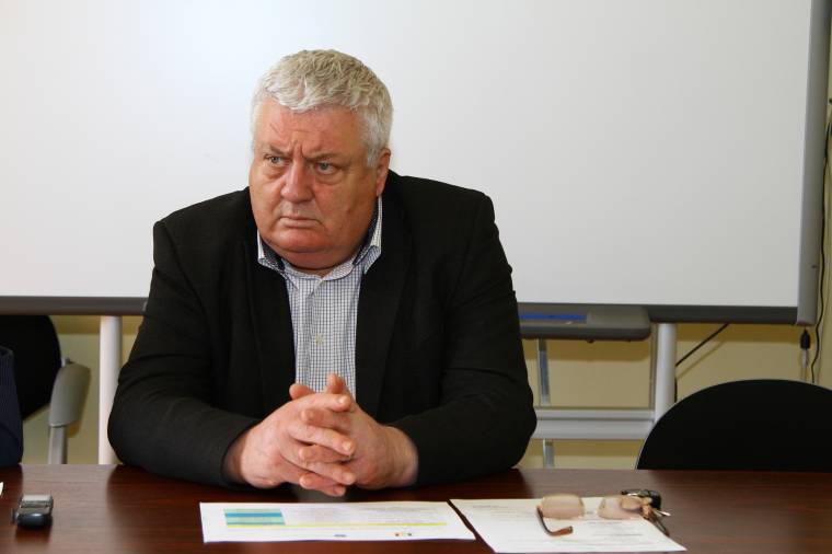 Házi őrizetben marad a Maros megyei főtanfelügyelő