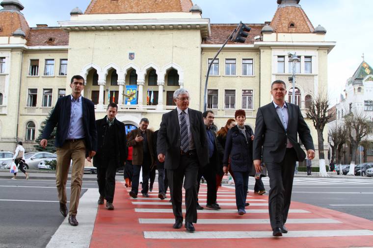 Kivonulás, faültetés, tanácsülés legközelebb