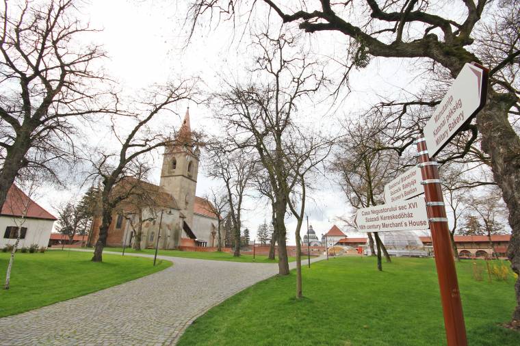 „Kabaréba illő nyelvészkedés” Vásárhelyen