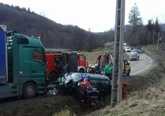 Súlyos baleset: személyautó ütközött nyergesvontatóval