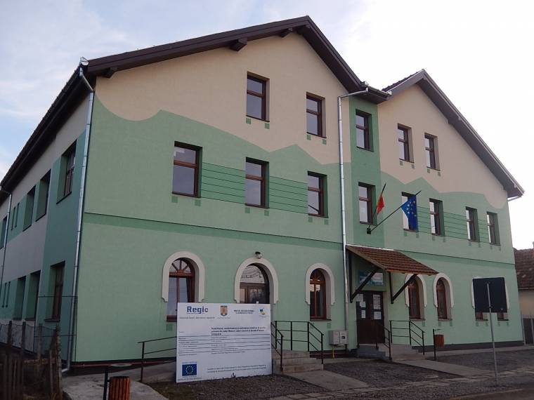 Felháborodást szült az iskolaösszevonás Nyárádszeredában