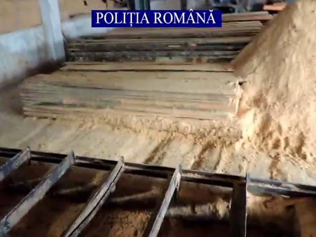 Huszonhárom személyt állítottak elő a házkutatások után