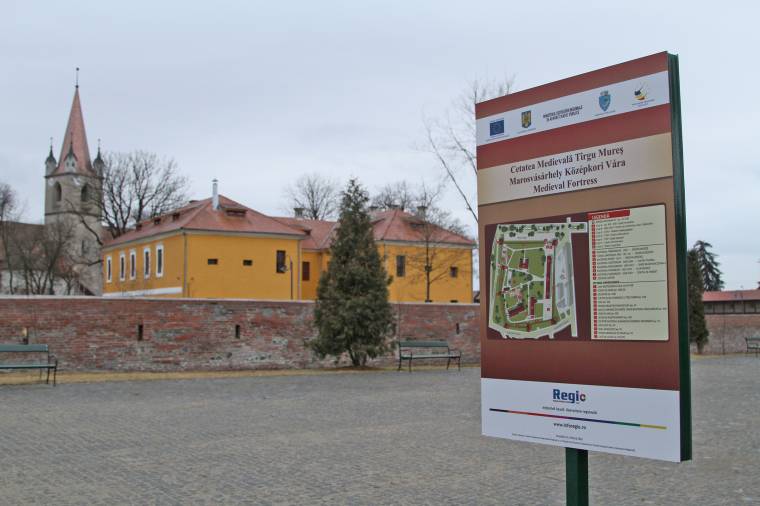Úgy tűnik, csak román turistákat várnak a várba