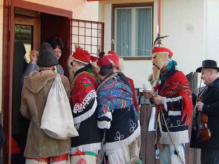 „Szépek” és „csúfak” farsangja Kibéden