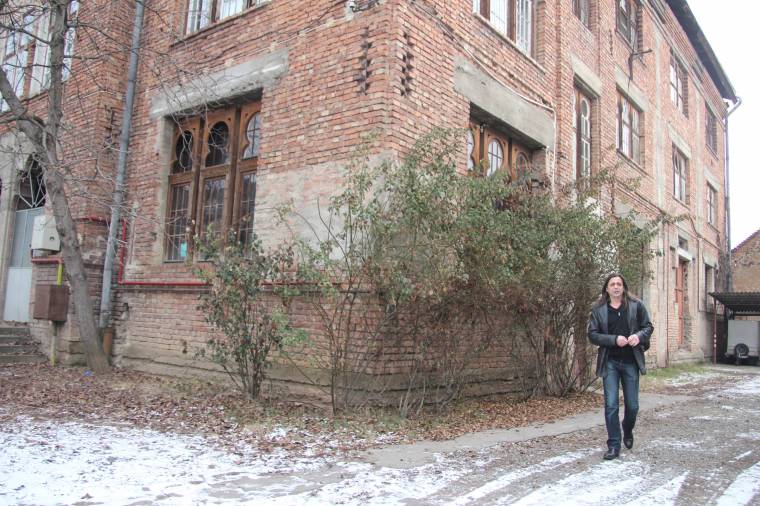 Megszűnt az András Lóránt Társulat