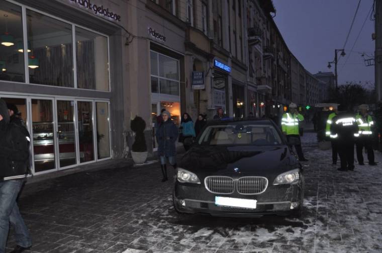 Elaludt a BMW-ben, rendőrök ébresztették fel