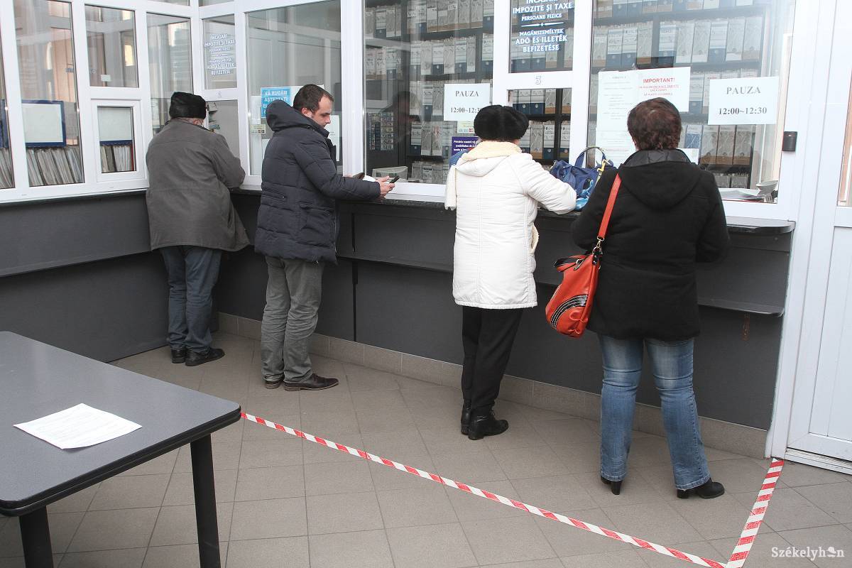 Nem kell mindenért sorban állni az adóhivatalban, online is lehet fizetni •  Fotó: Boda L. Gergely
