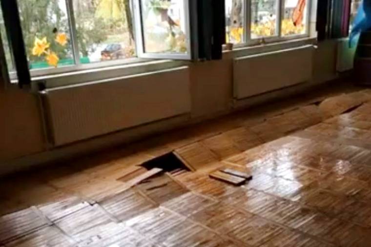 Bezárták az óvodát, a szülők a kapuban tudták meg, hogy nem vihetik be a gyermekeiket