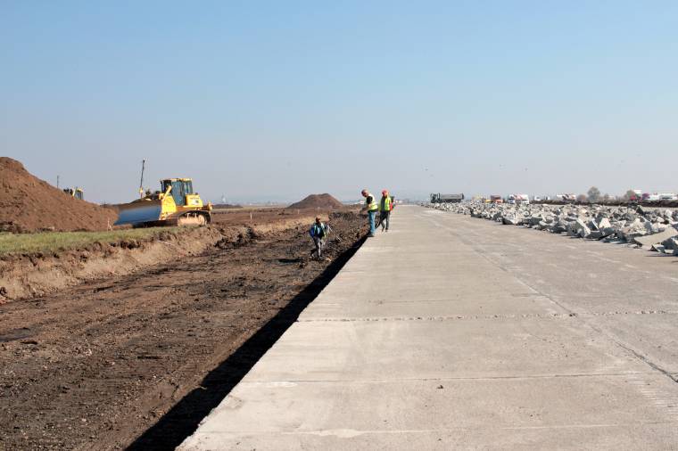 Prioritás marad a repülőtér felújítása