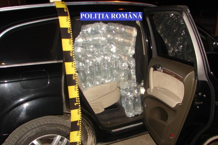 Luxusjárműben szállította a jelentős mennyiségű alkoholt