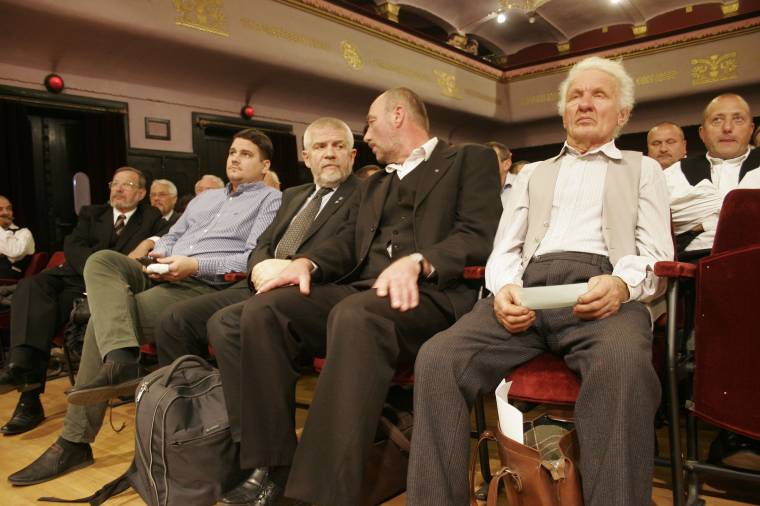 Szoros eredmény, elnökbuktatás nélkül az SZNT tisztújításán