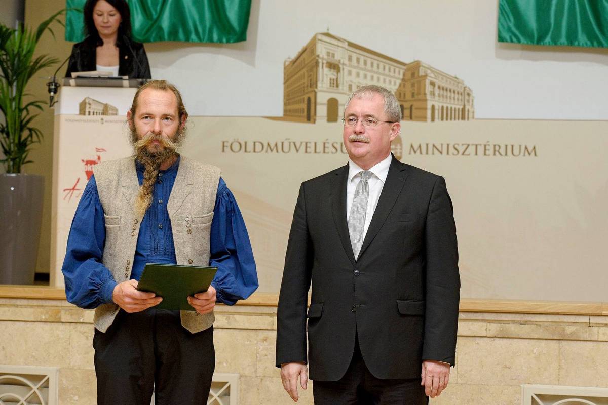 Dobos Atilla múlt héten vette át a miniszteri elismerő oklevelet •  Fotó: Bársony Bálint Facebook-oldala