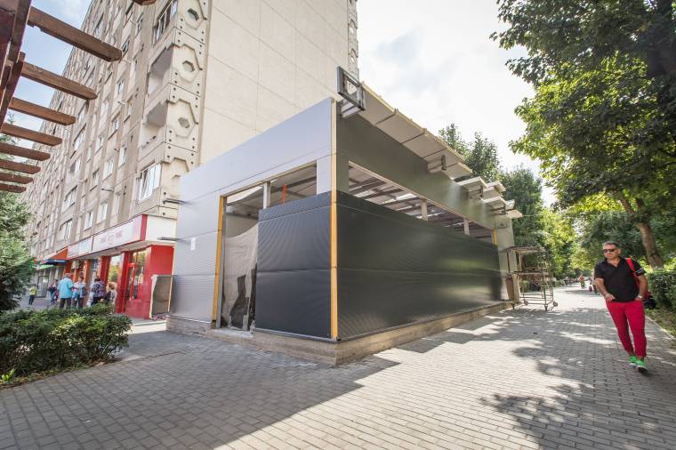 Bódénak finoman szólva sem kicsi