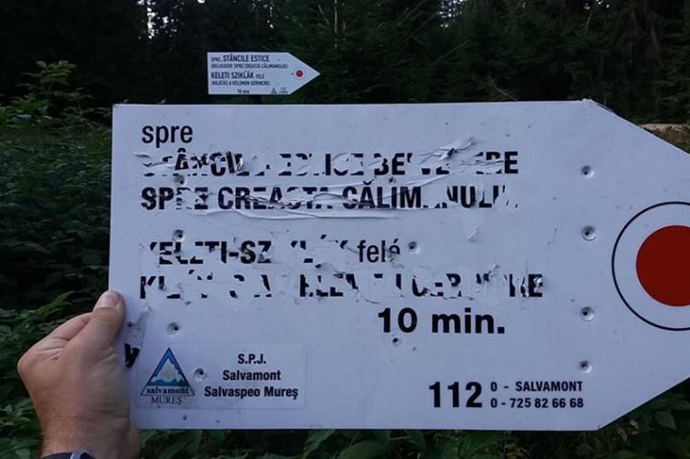 Sok turisztikai jelzőtábla szorul cserére
