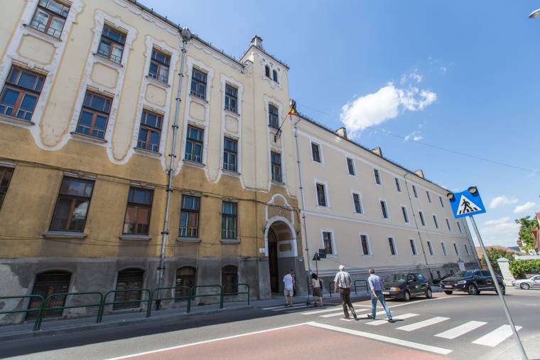 Harmincnégy diákra három tájékoztató füzet jutott