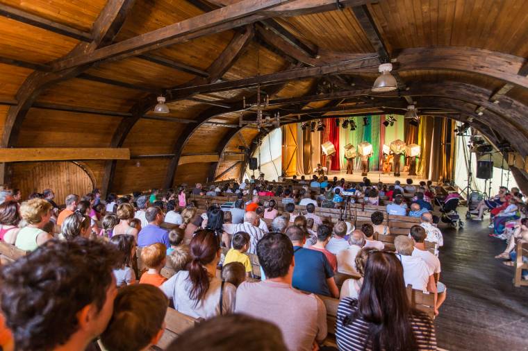 Látványos színházi előadásokban lesz részük a Mikházára látogatóknak