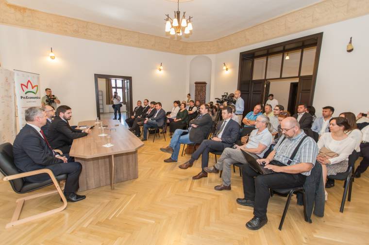 Felélénkítenék az erdélyi gazdaságot a magyar kormány támogatásával