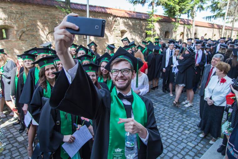 „Kiváltságos szakma felé váltották meg belépőjüket”