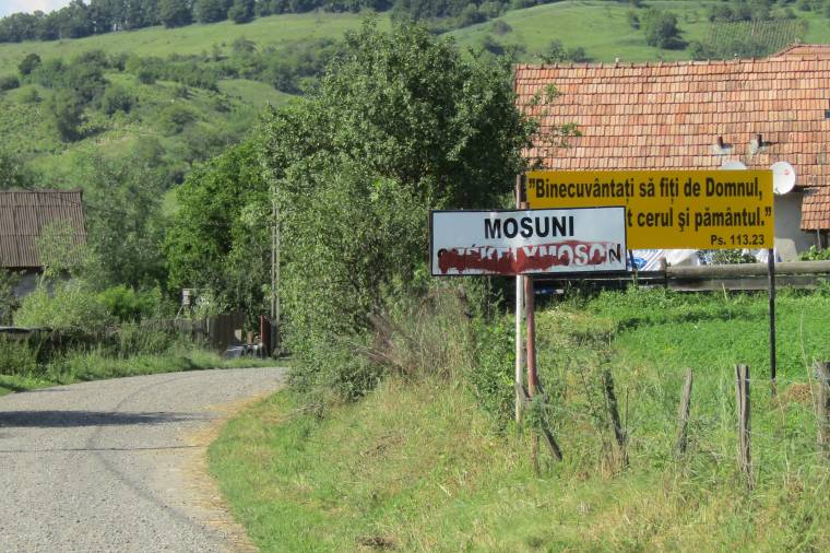 Nem fellebbezett még a papságból kizárt ortodox pópa, viszont fellépett egy fesztiválon