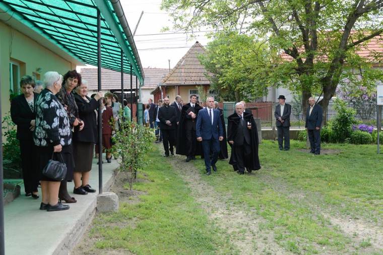 Befogadó közösség családoknak és özvegyeknek