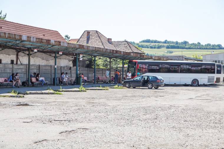 Kerék- és bokapróbáló a buszállomás